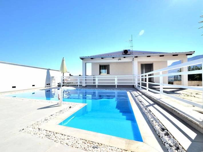 Villa per 10 persone, con piscina e giardino a Alcamo