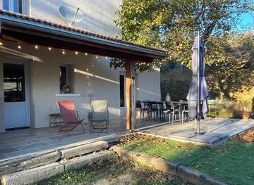 Gîte pour 10 personnes, avec terrasse, adapté aux familles à Saint-Barthélemy-de-Vals