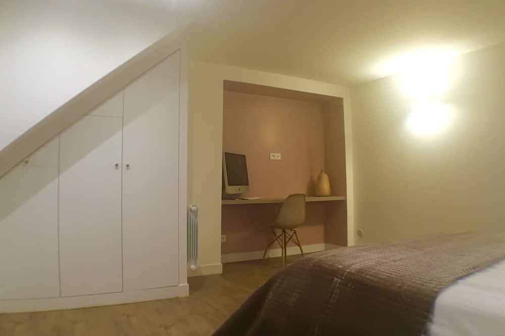 Appartamento intero, Montmartre's Finest: 2Br, 70m², Family-Friendly Stay in Parigi, Ile-de-France