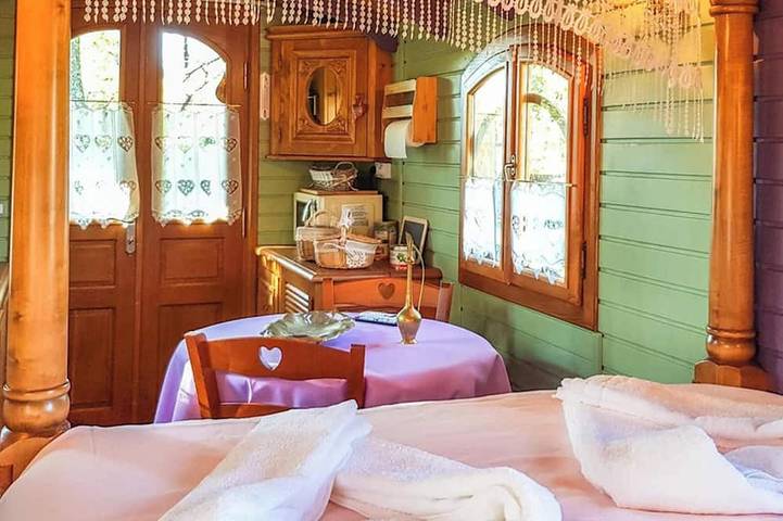 Location de vacances pour 2 personnes, avec jardin et piscine à Bussac-Forêt - 2