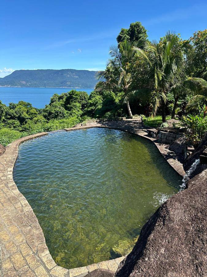Casas e apartamentos de temporada para 6 pessoas, com vista e terraço e ainda jardim and piscina, com animais de estimação em Ilhabela