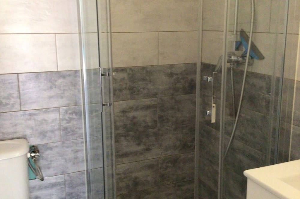Appartement en rez-de-chaussé dans villa entre rivière et centre ville in Ruoms, Ardèche