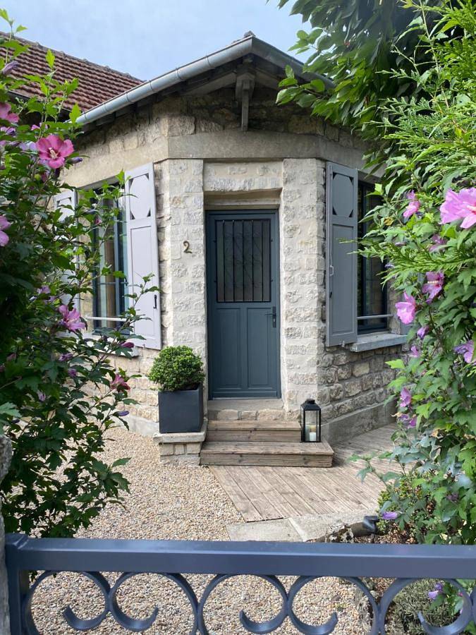 Chambre d’hôte pour 2 personnes, avec Terrasse ainsi que Jardin et Vue à Mont-l'Évêque