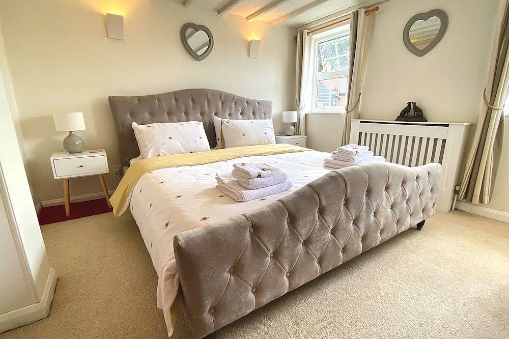 Bumblebee Cottage - a 19th Century Cottage in Area of Outstanding Natural Beauty in Hertfordshire