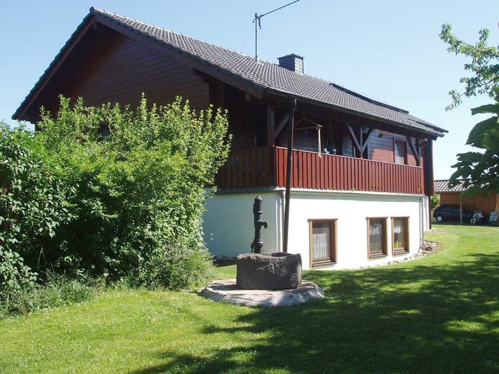 Ferienwohnung für 5 Personen, mit Terrasse und Garten im Hunsrück