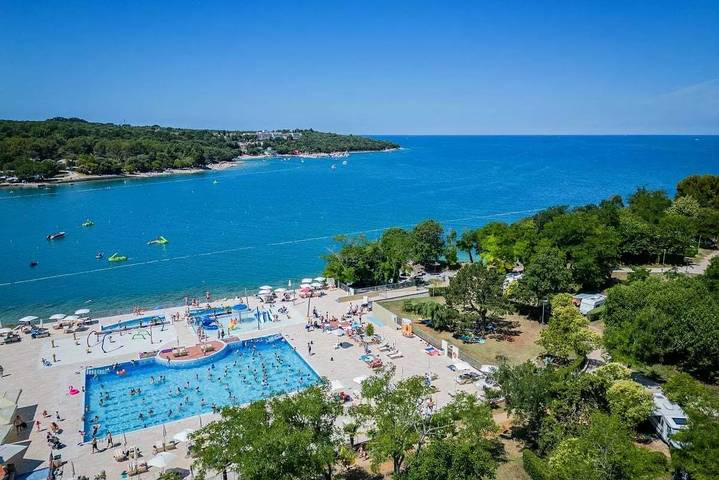 Camping für 4 Personen, mit Terrasse und Pool, mit Haustier in Istrien - 2