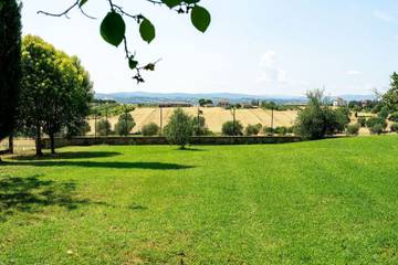 Villa for 10 Guests in Arezzo Province, Tuscany, Picture 4