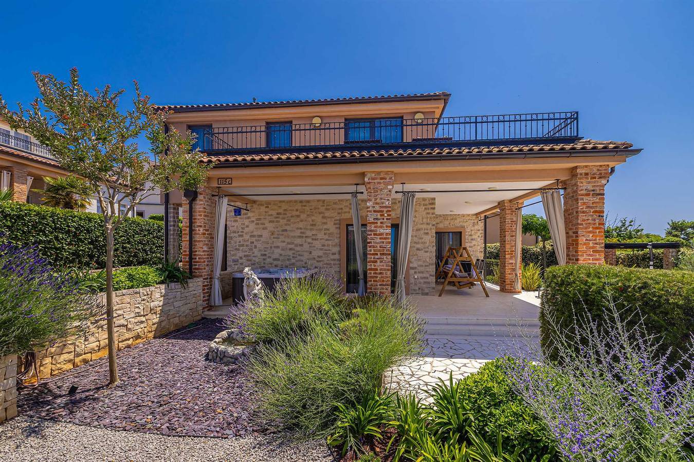 Villa Nathalie mit privatem Pool, Whirlpool und Außensauna in Linardici, Krk