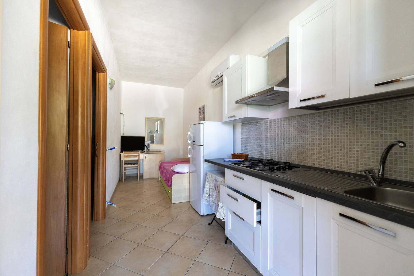 Estudio entero, Estudio 'Francesca, Mono Deluxe B' con terraza compartida, Wi-Fi y aire acondicionado in Peschici, Peschici region