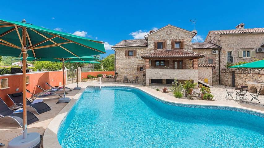 Ferienwohnung für 2 Personen, mit Whirlpool und Garten sowie Terrasse und Pool