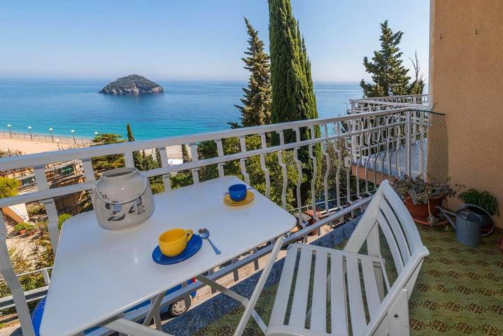 Appartamento per 6 persone, con Balcone e Terrazza nonché Panorama a Spotorno