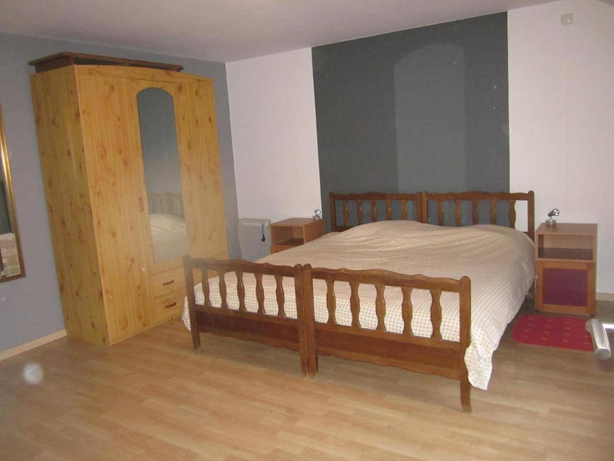 Appartement entier, One-Bedroom Apartment in Lobbes, Hainaut