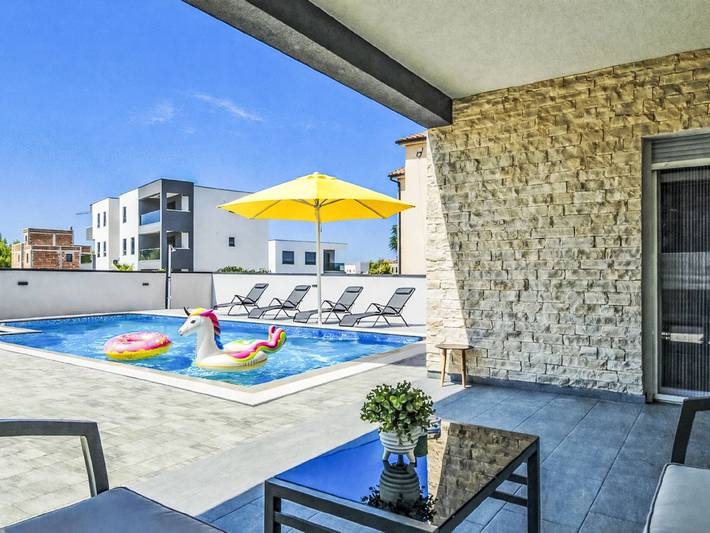 Ferienhaus für 8 Personen, mit Terrasse und Garten in Vrsi