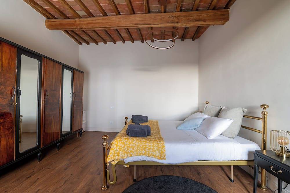 Entire apartment, Palazzo Luparelli Boutique Apartment, Colle di Val d'Elsa, Siena, Tuscany in Colle di Val d'Elsa, Siena Province