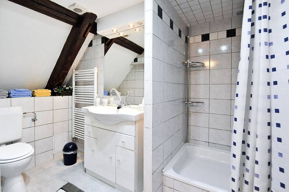 Ganze Wohnung, ***Fewo Nr. 3  Silvaner / 2. Etage / nur 1 km vom Stadtzentrum und Ohne Bahnlärm in Bacharach, Mittelrhein