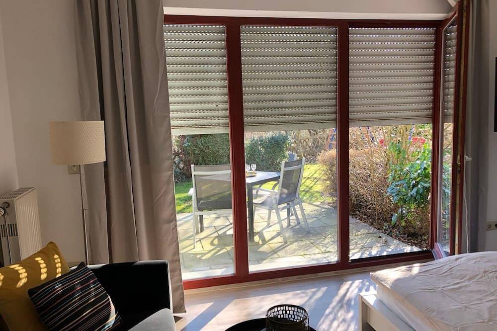 Ganze Wohnung, Ferienwohnung \"Klaus Störtebeker\" mit Sonnenterrasse & Garten zwischen Strand, Wald und Wiese! in Gustow, Stralsund Umland