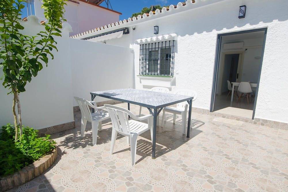 Strandbungalow in Estepona mit privatem Patio und Klimaanlage in Saladillo Benamara, Estepona