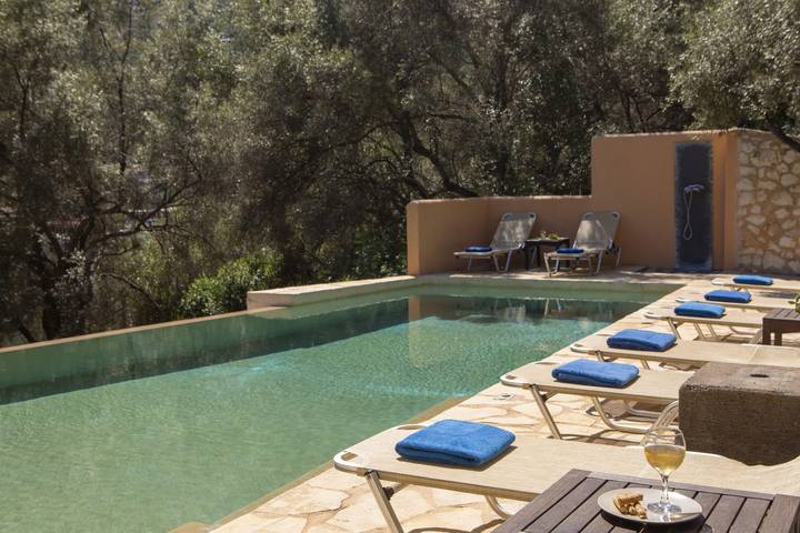 Villa für 8 Personen, mit Balkon und Terrasse sowie Garten und Pool