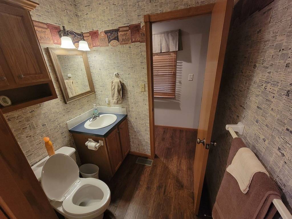 2-bedroom vacation home sitting on your own private lake for fishing/relaxing. in Kansas