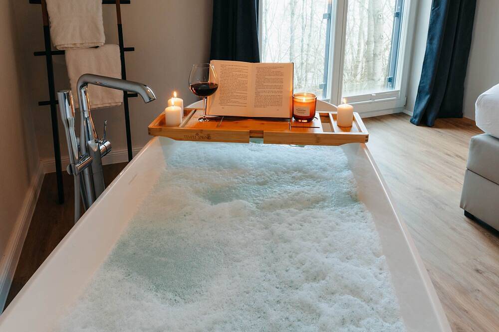 Ganze Wohnung, Fewo zwischen Wald und See mit freistehender Badewanne und Balkon (5 Sternedtv) in Ratzeburg, Ratzeburger See