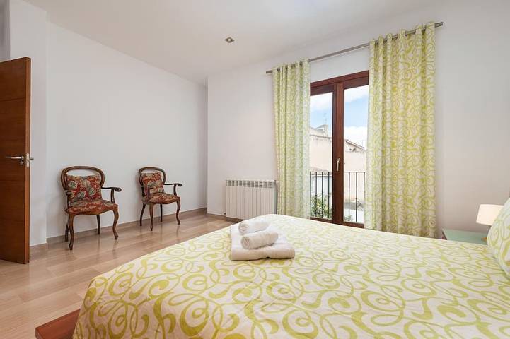 Entire apartment, Can Joan (maria) - Apartment With Private Pool in Maria de la Salut, Majorca Center