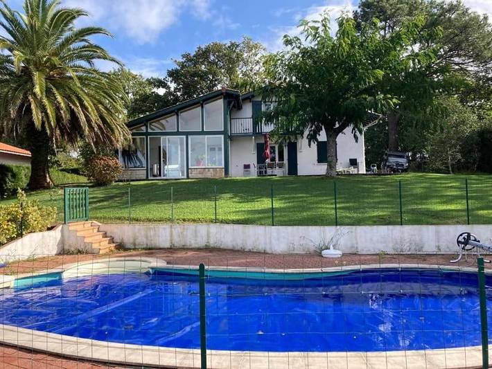 Casa de huéspuedes para 8 personas, con terraza y jardín además de piscina y vistas - 1
