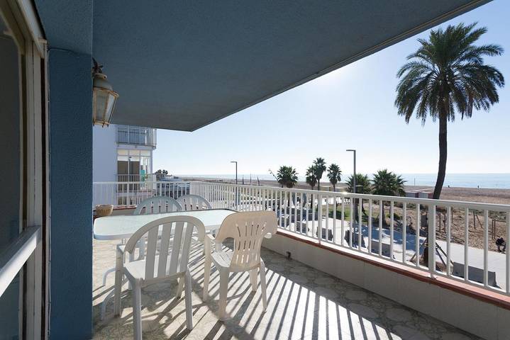 Holiday rental for 5 people, with Balcony and Terrace as well as Pool and View in Castelldefels