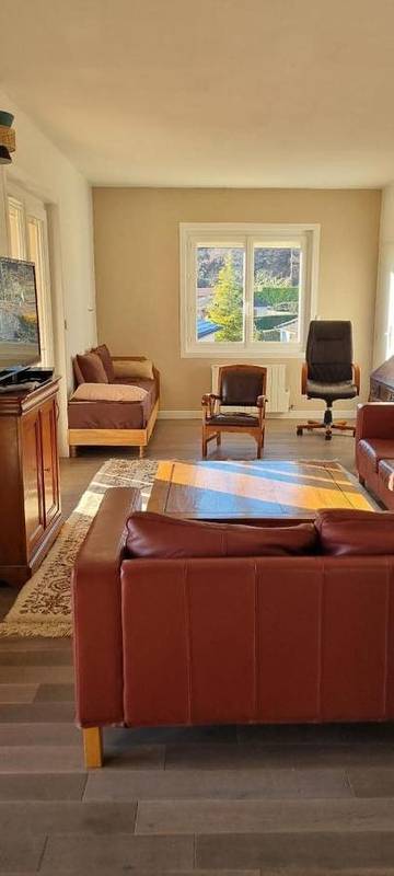 Location de vacances pour 9 personnes, avec vue et jardin, animaux acceptés dans Saint-Jean-la-Bussière