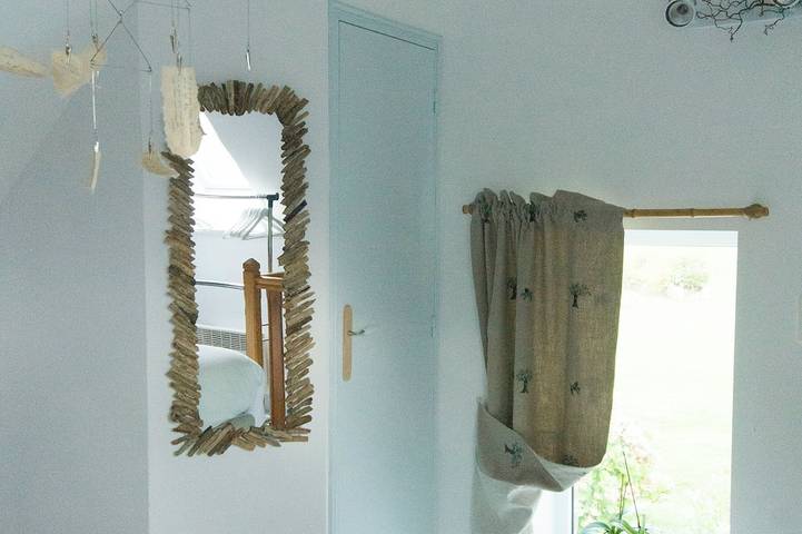 Location de vacances pour 2 personnes, avec jardin ainsi que terrasse et jacuzzi à Baguer-Pican - 3