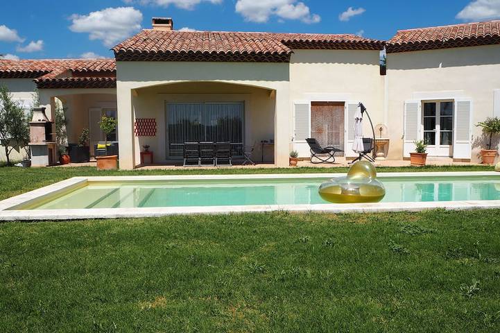 Villa pour 8 personnes, avec terrasse et jardin - 1