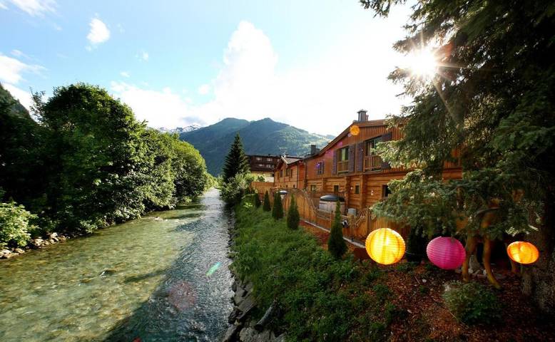 Chalet für 14 Personen, mit Balkon und Whirlpool sowie Terrasse und Sauna