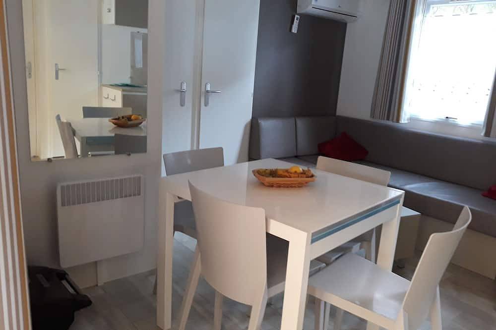 Mobilhom récent.  3 ch.  Village de vacances (Les Sables d'Or au cap d’Agde) in Agde, Côte méditerranéenne (France)