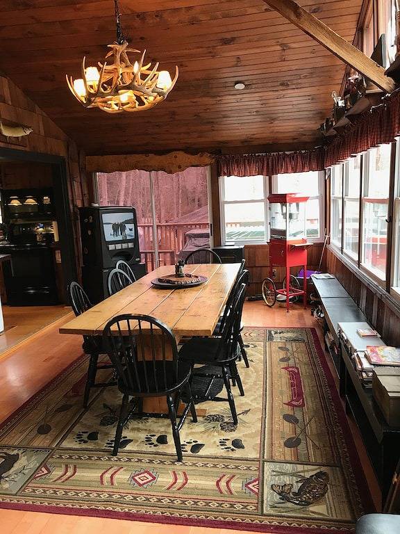 Lake Wallenpaupack mit Boat Slip - 3 Schlafzimmer, 3 Bäder - A / C und Wif in Lake Wallenpaupack