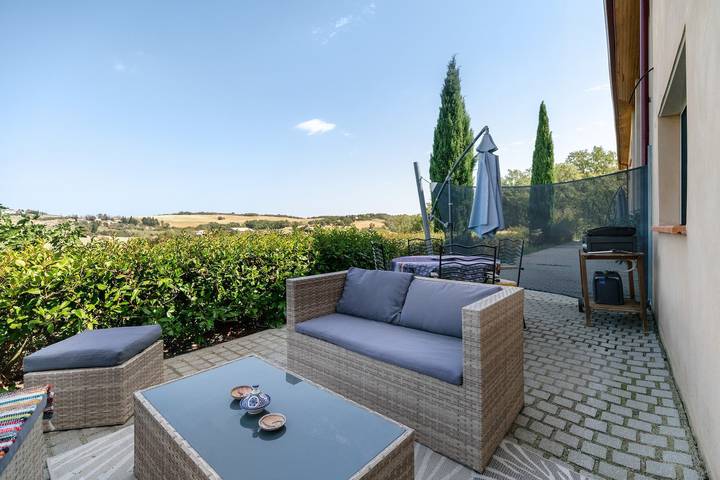 Holiday Home with Private Pool, Terrace, Stunning View, and Wi-Fi in Sainte-Camelle, Carcassonne region
