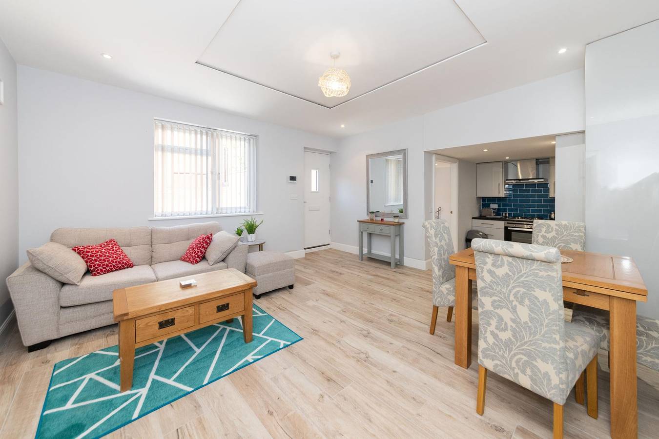 Apartamento entero, Cosy Flat with Patio in Town Centre Walk to Shops - Pass the Keys in Reading, Berkshire