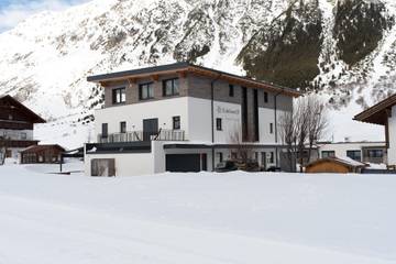Gîte pour 7 personnes, avec vue et balcon, adapté aux familles à Galtür