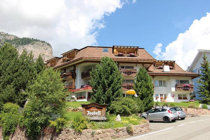 Apartmenthotel für 6 Personen, mit Balkon und Terrasse sowie Whirlpool und Garten in Wolkenstein