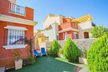 Chalet für 6 Personen, mit Terrasse und Pool in Torrevieja