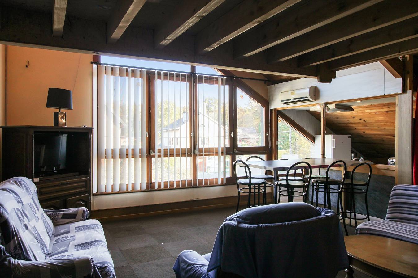 Apartamento entero, Amplio apartamento en Échenans de 80 m² con estacionamiento incluido in Ensemble de paroisses Saint-Barnabé, Doubs (desambiguación)