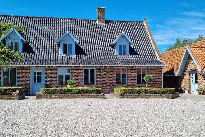 Gîte pour 15 personnes, avec jardin et jacuzzi, animaux acceptés dans Oudezeele