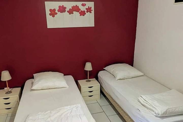 Entire apartment, Beautiful, bright three-bedroom apartment with a private garden and a shared pool. in Ruoms, Ardèche