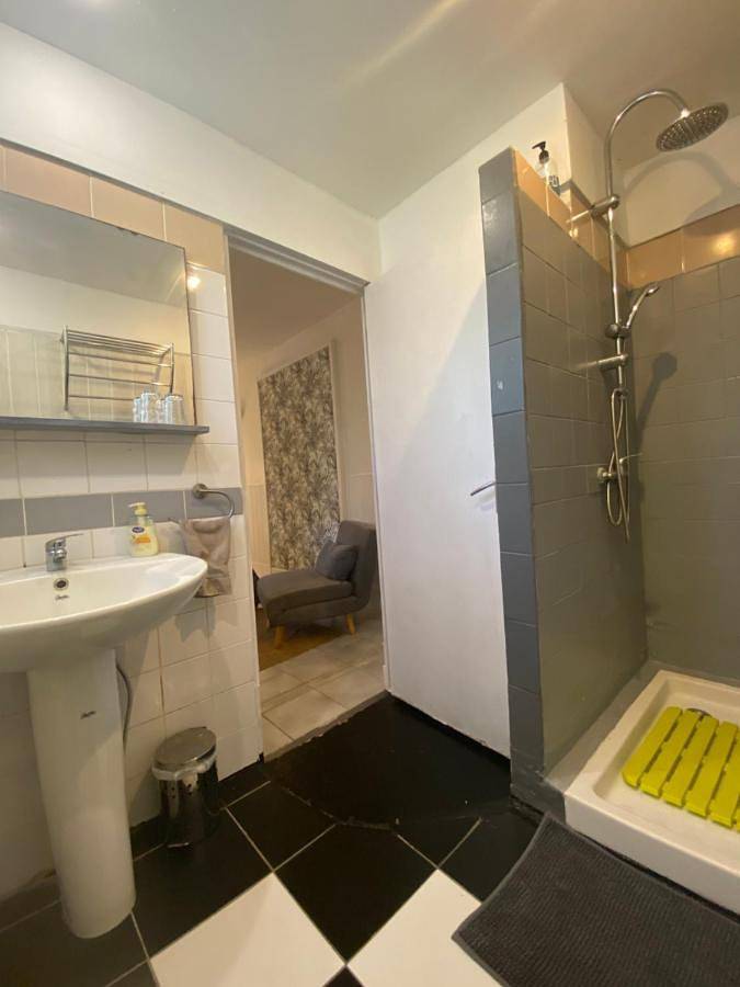 Location de vacances pour 2 personnes, avec jardin et vue ainsi que terrasse et piscine, animaux acceptés dans Riviere Du Mat - 2