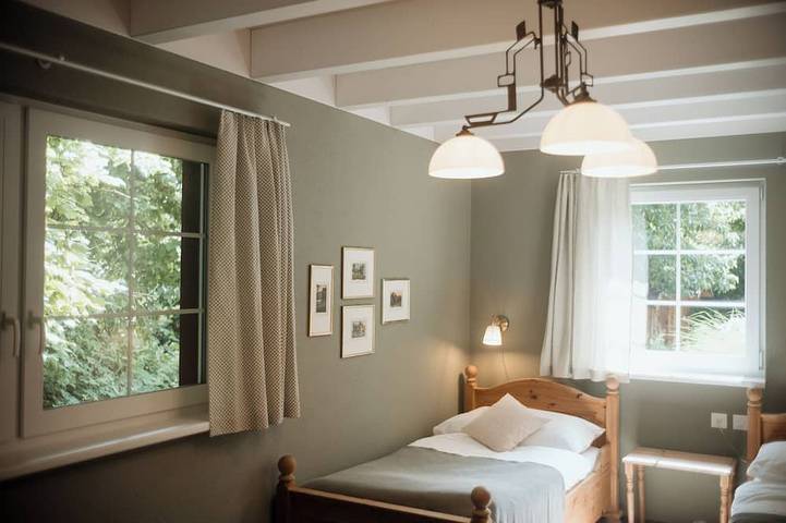 Bezauberndes Cottage mit verwunschenem Garten und Kamin in Wagenhausen, Bodensee (Schweiz)
