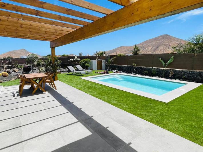 Casa rural para 3 personas, con jardín además de vistas y piscina en La Oliva - 2