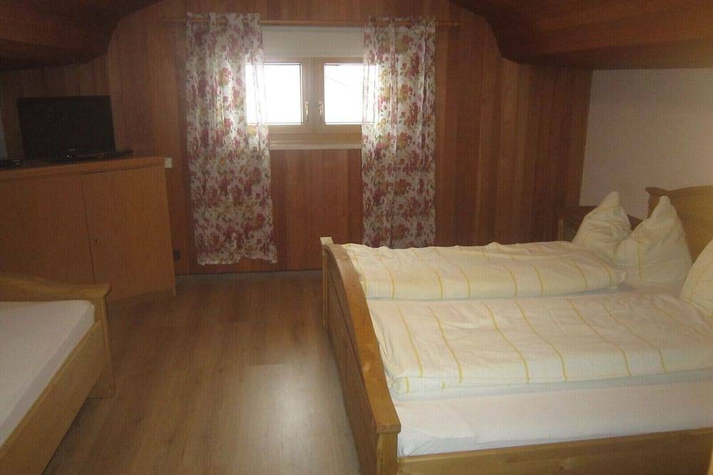 Ganze Wohnung, Studio Apartment für bis zu 3 Personen in Traunreut, Landkreis Traunstein