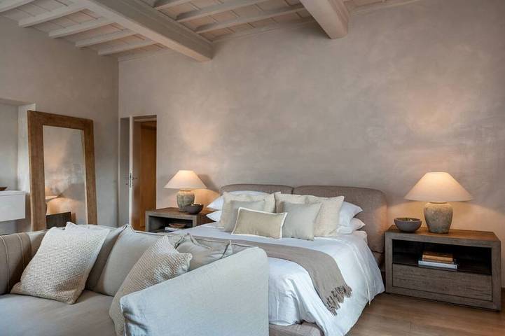 The Romantic Olive Reatreat with pool and garden near Florence in Lastra a Signa, Provincia di Prato