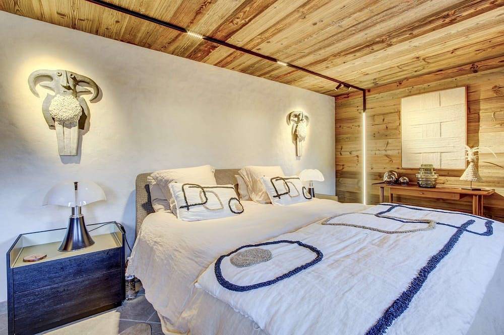 Stunning retreat,19th-century Savoyard farmhouse in Essert-Romand, Les Portes du Soleil