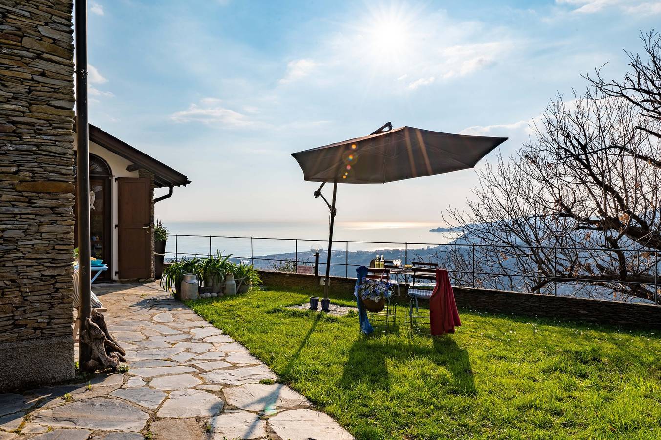Casa di campagna in pietra 'Paradiso San Giacomo' con incantevole Vista Mare, grande giardino in Cogorno, Riviera di Levante