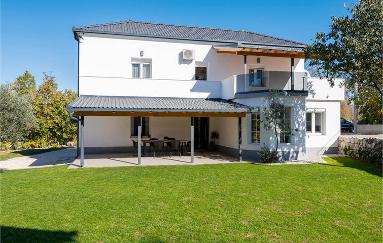 Ferienhaus für 7 Personen, mit Pool und Terrasse