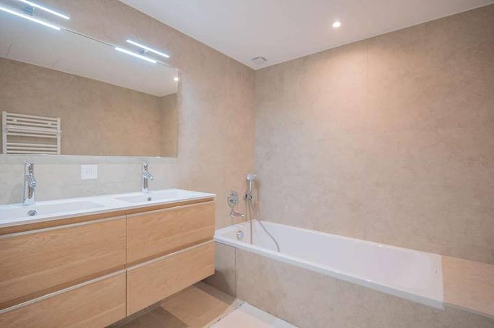 Gîte pour 4 personnes, avec jardin dans Golf De Beauvallon - 4